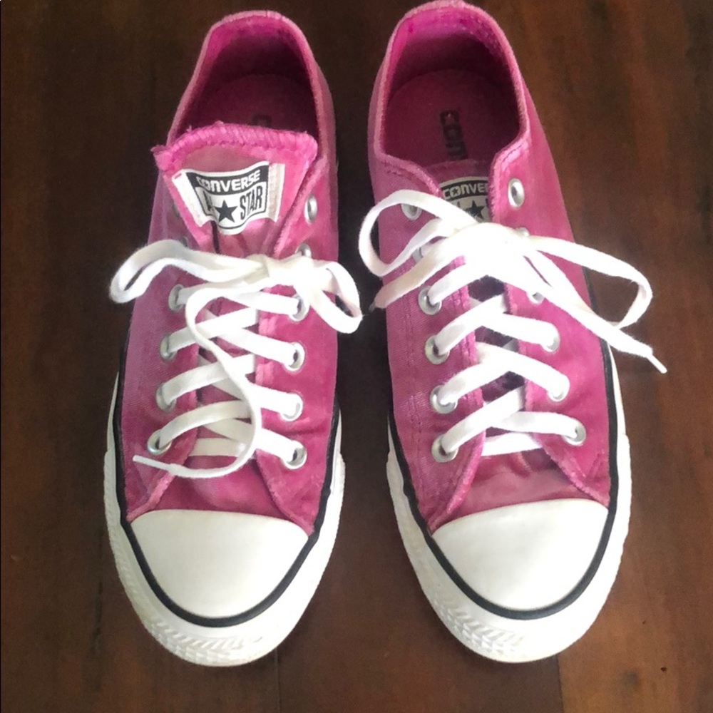 Velvet women’s Converse in excellent condition